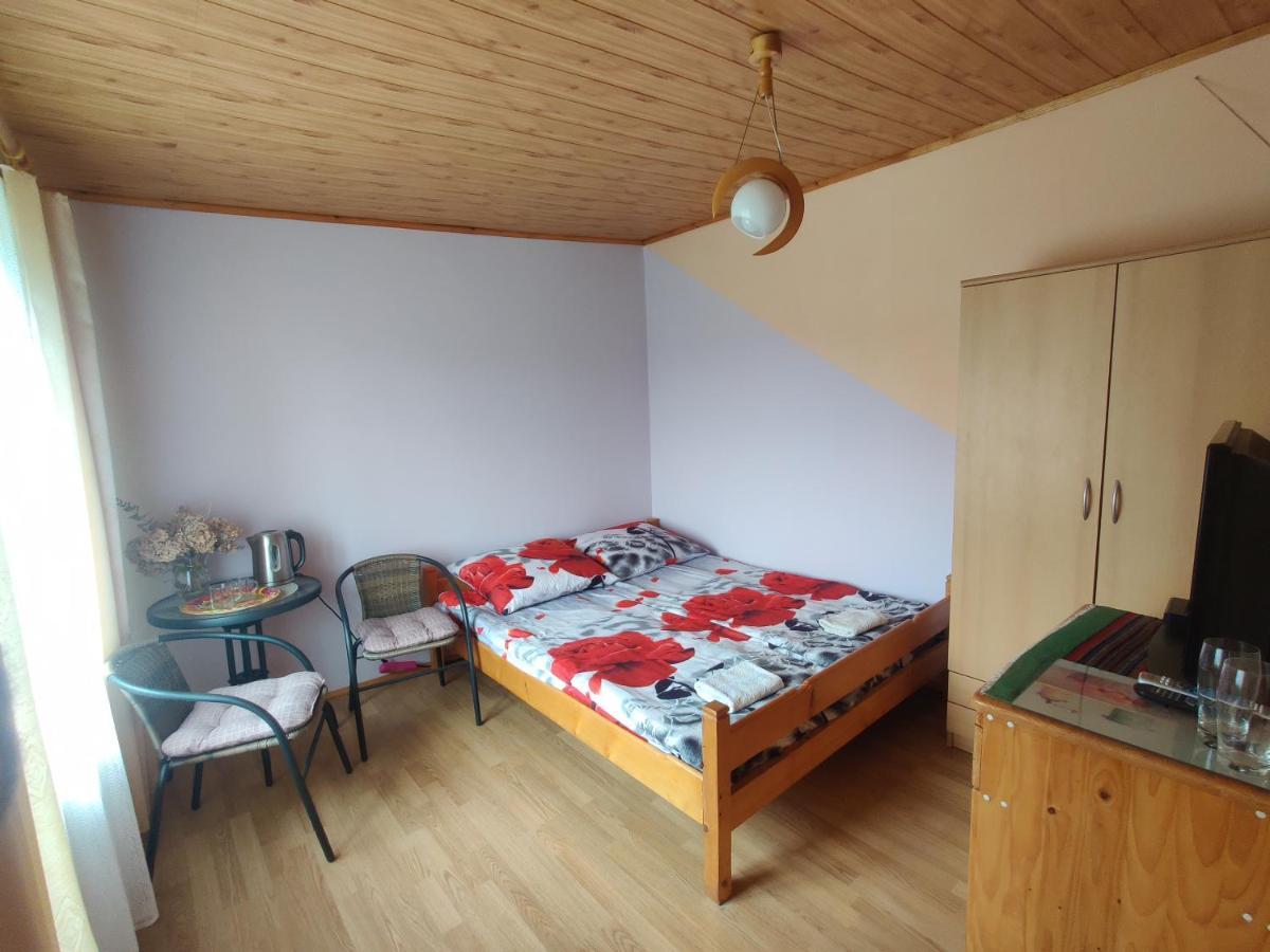 Przy Winogronie Hotel Uherce Mineralne ภายนอก รูปภาพ