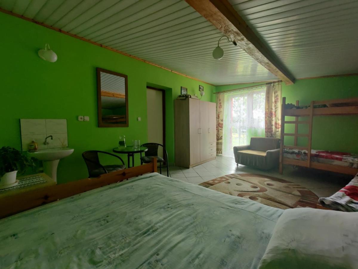 Przy Winogronie Hotel Uherce Mineralne ภายนอก รูปภาพ