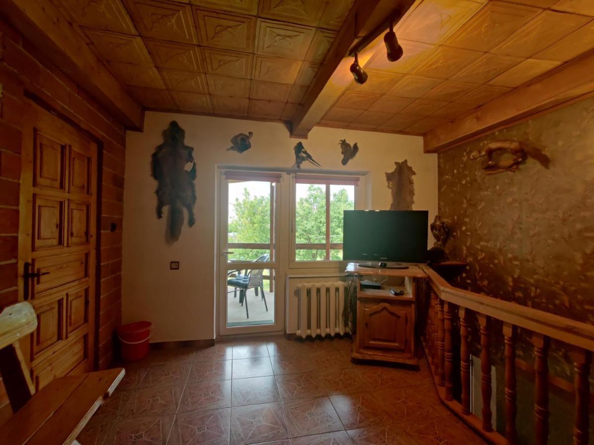 Przy Winogronie Hotel Uherce Mineralne ภายนอก รูปภาพ