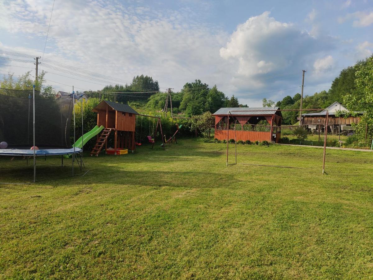 Przy Winogronie Hotel Uherce Mineralne ภายนอก รูปภาพ